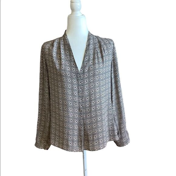Rose & Olive Blouse LongSleeve Tan & Burgundy with Diamond Shape Pattern. - Picture 1 of 5